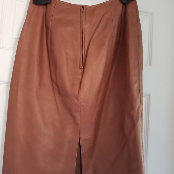 Danier leather skirt - Picture 2 of 7